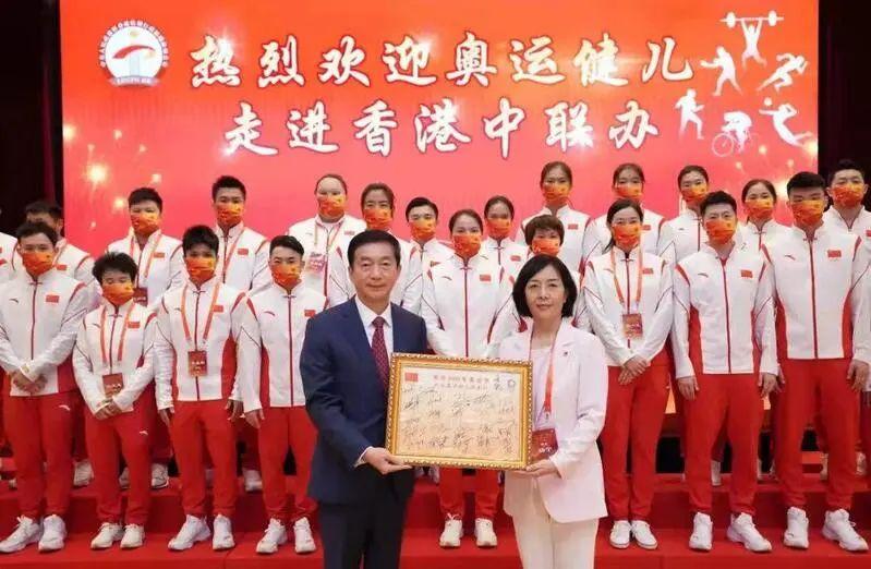 2035年最全香港资料指南，精准信息，一网打尽2025年正版资料免费大全